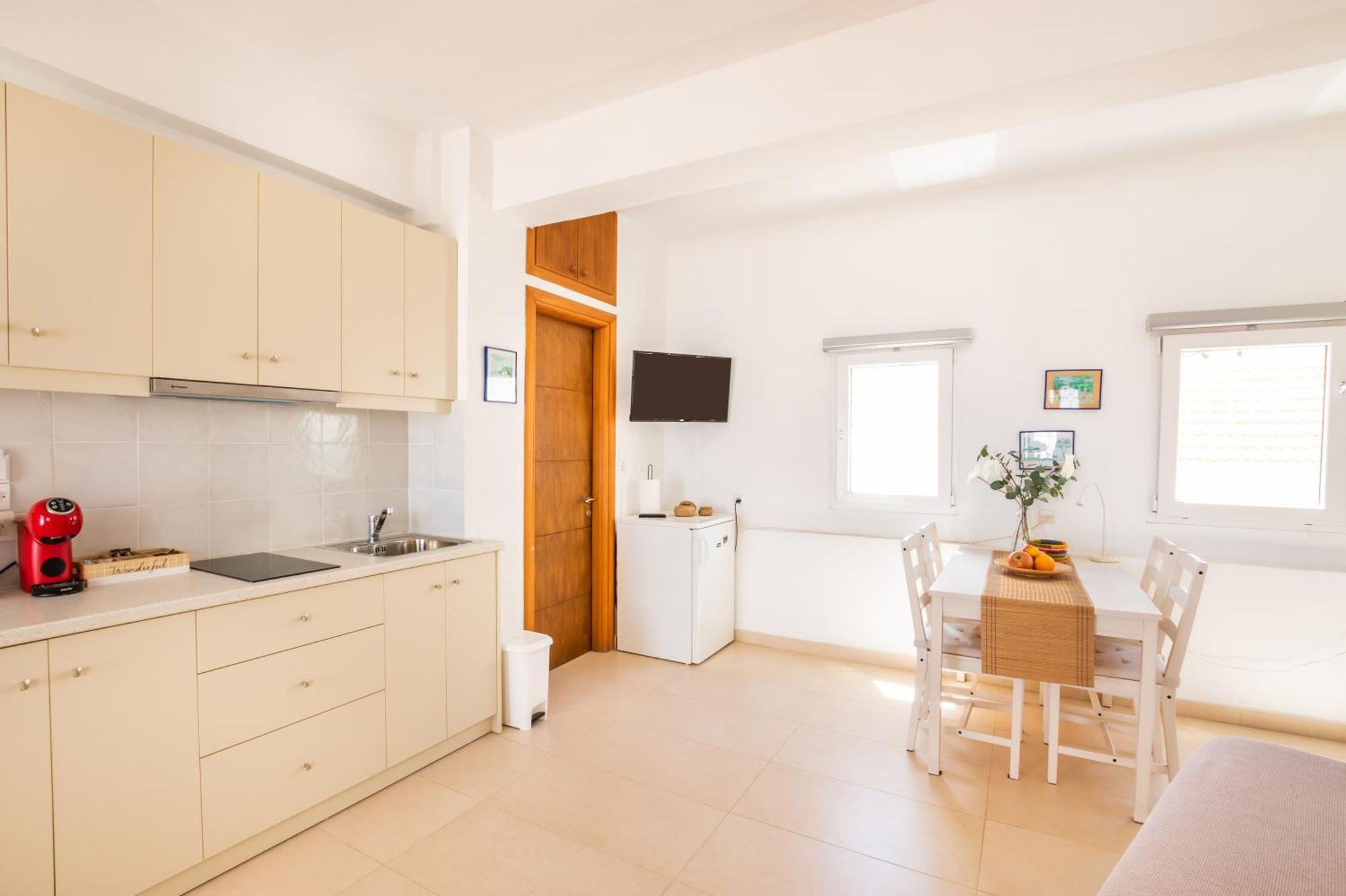 Mimis & Connie 2 Apartment Карпатос Екстериор снимка